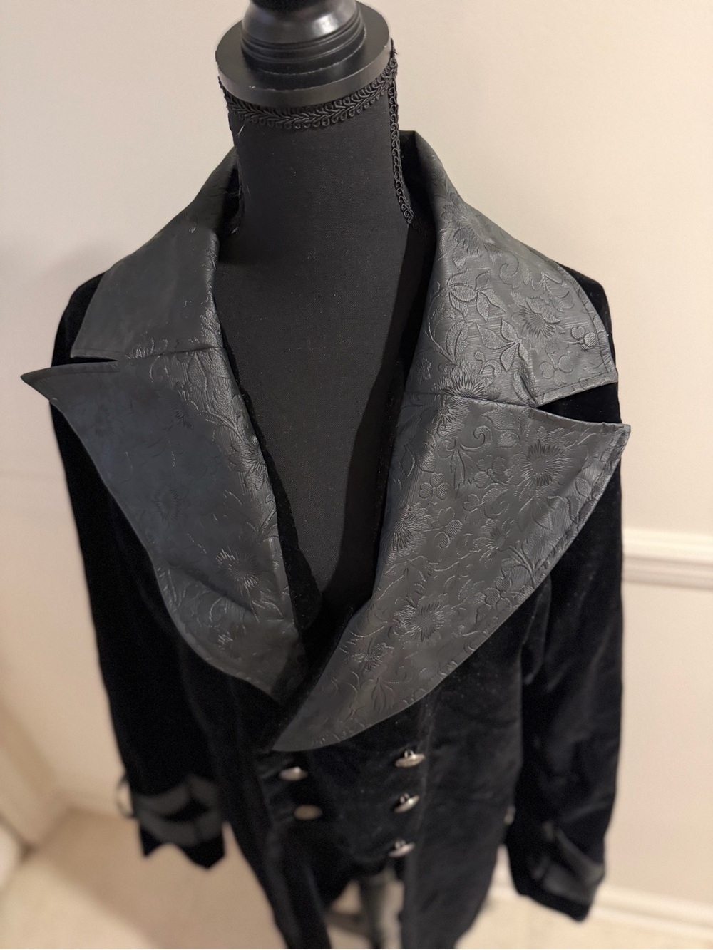 VICTORIAN VAMPIRE JACKET - Picture 2 of 9